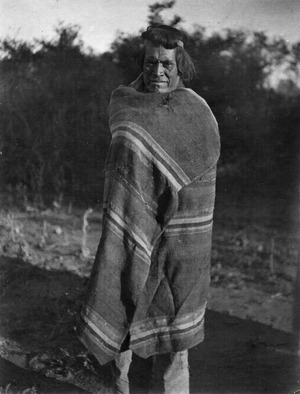 Archivo:Chanéindian i mantel. Gåva av Erland Nordenskiöld, okänt år - SMVK - 004959