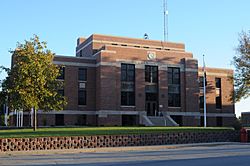 DeKalb County Missouri Courthouse (Southern View).JPG