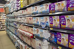 Archivo:Diapers on a shelf