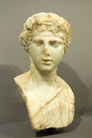 Archivo:Dionysus, marble bust Knossos, 2nd century AD, AMH, 145410