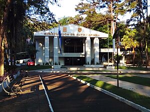 Archivo:Edificio de la Gobernación del departamento de Alto Paraná. en Ciudad del Este