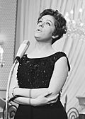 Archivo:Eurovisie Songfestival 1962 te Luxemburg, voor Joegoslavië Lola Novakovic, Bestanddeelnr 913-6593