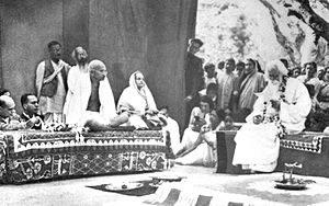 Archivo:Gandhi Shantiniketan 1940