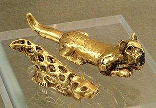 Archivo:Gold jaguars, Nasca and Moche, Peru - Staatliches Museum für Völkerkunde München - DSC08536