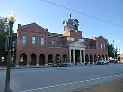 Grapevine City Hall, Oct 2012.jpg