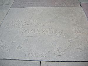 Archivo:Grauman's Chinese Theatre, marx brothers