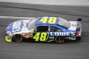 Archivo:Jimmie Johnson 2008 Lowes Chevy Impala