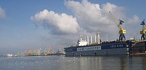 Archivo:Klaipeda port