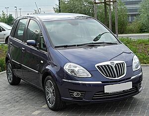 Archivo:Lancia Musa Facelift front 20100515