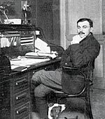 Archivo:Lucien Petit-Breton au bureau de son magasin de Périgueux (1909)