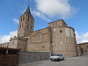 Madrigal de las Altas Torres - Iglesia de San Nicolás de Bari.jpg