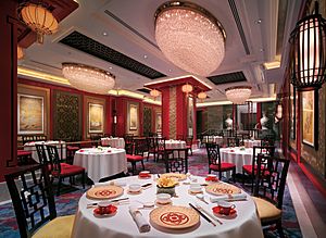 Archivo:Michelin two-starred Shang Palace main dining hall