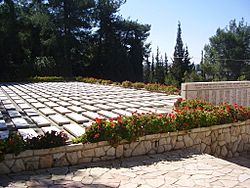 Archivo:PikiWiki Israel 12118 monument to the victims on immigrants ship salvado