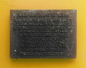 Archivo:Plaza Bartolomé de Medina en Pachuca, México. 02