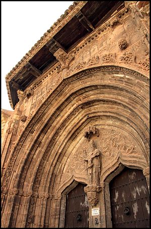 Archivo:Portada de la iglesia de la Santísima Trinidad de Alcaraz (Albacete)