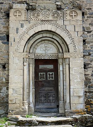 Archivo:Portada romànica de Sant Pèir d'Escunhau