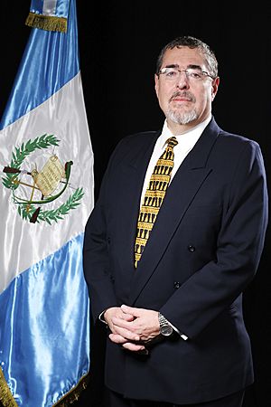 Archivo:Retrato oficial de César Bernardo Arévalo De León, Deputado del Congreso
