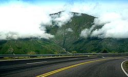 Archivo:Ruta Nacional 9 en la Quebrada de Humahuaca, Jujuy (1)