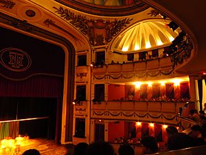 Archivo:Teatro Nacional de San Salvador, interiores