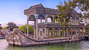Archivo:The Marble Boat, Summer Palace, Beijing (16669030141)