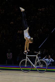 Archivo:Viola Brand artistic cycling Violalovescycling