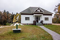 Whitman Memorial Library Oxford Maine 2013.jpg