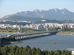 Archivo:Yanghwa Bridge