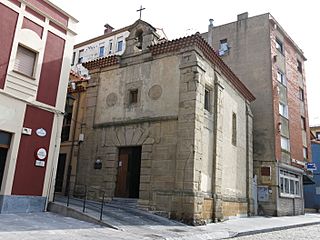 104 Capella de la Soledad, c. Soledad 2 (Cimavilla, Gijón), des del c. Artillería.jpg