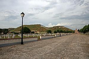 Archivo:20070519 - Vista del cementerio de Paracuellos