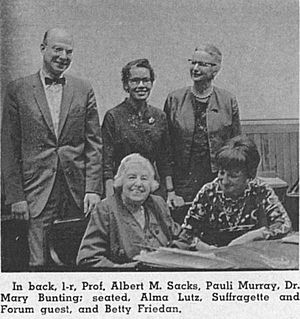 Archivo:Albert M. Sacks, Pauli Murray, Dr. Mary Bunting; Alma Lutz, and Betty Friedan