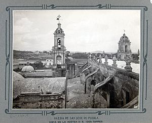 Archivo:Bóveda y Torres