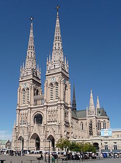Archivo:Basilica de Nuestra Senora de Lujan