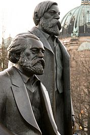 Archivo:Berlin Marx-Engels melkan klein