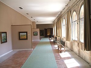 Archivo:Burgos - Claustro del antiguo Monaterio de San Juan Bautista, hoy habilitado para acoger el Museo de pintura Marceliano Santa María