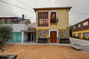Archivo:Casa de la cultura de Cortiguera de El Bierzo