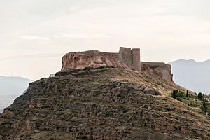 Archivo:Castillo de Arnedo, La Rioja, España, 2021-08-31, DD 52