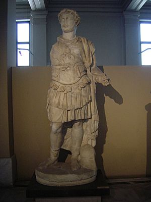Archivo:DSC04522 Istanbul - Museo archeol. - Il proconsole Polemeanus - 106-107 d.C. - da Efeso - Foto G. Dall'Orto 28-5-2006