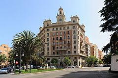 Edificio de la Caja de Ahorros y Monte de Piedad de Valencia en la plaza del Obispo Amigo.jpg