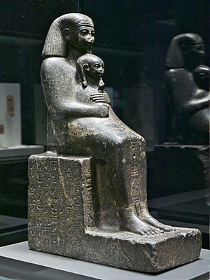 Estatua de Senenmut con Neferura (British Museum).jpg