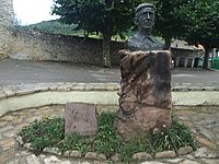 Archivo:Estatua del Zurdo de Bielva