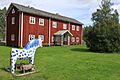 Fågelsjö Gammelgård Framsida Med Häst
