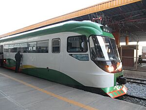 Archivo:Ferrobus serving Santa Cruz - Puerto Quijarro