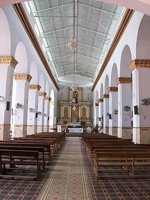 Archivo:Iglesia de San Miguel Arcángel de Villeta, Colombia
