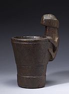 Archivo:Inca - Kero with Jaguar Handle - Walters 61345 - Three Quarter
