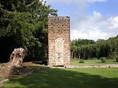 Archivo:Kauai-old-sugar-mill-Koloa-chimney