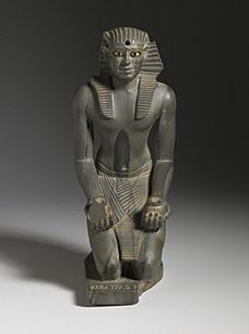 Archivo:Kneeling Statuette of Pepy I, ca. 2338-2298 B.C.E., 39.121