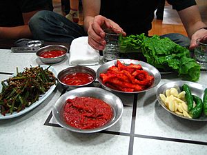 Archivo:Korean.cuisine-Maeun.nakji-01