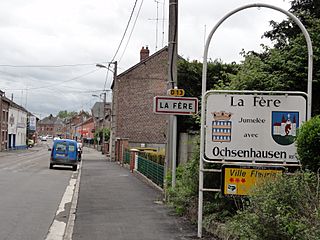 La Fère (Aisne) city limit sign.JPG
