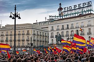 Archivo:Madrid - Manifestación republicana - 140602 210231-2