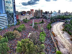 Archivo:Marcha Mas Grande De Chile 2019 Plaza Baquedano Drone
